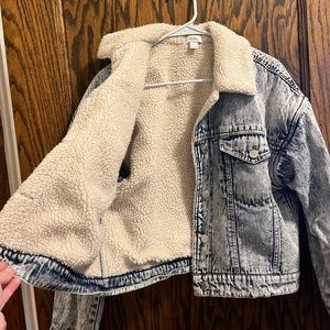 Jean jacket with fuzzy lining